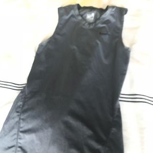 Nike workout top dry fit.